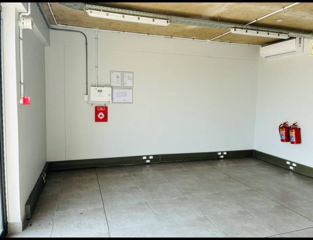 561M² WAREHOUSE TO LET IN GLEN ANIL
